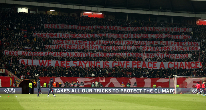  斯特拉斯堡球迷抗议管理层，主场氛围陷僵局  